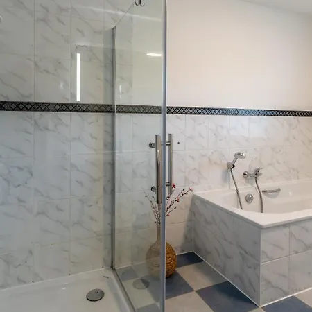 Haus 5 Elemente- Feuer Mit Terrasse, Bio-kamin Und 2 Schlafzimmer アパート